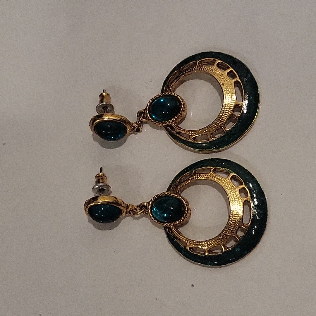 Vintage Emerald Green Gold 1980s Pierced Ears Set